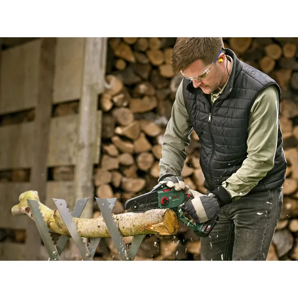 bosch-easychain-18v-15-7-cordless-pruning-saw