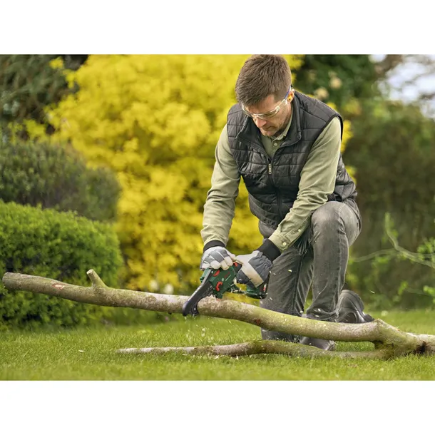 bosch-easychain-18v-15-7-cordless-pruning-saw