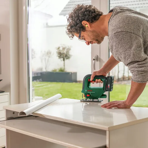 bosch-universalsaw-18v-baretool