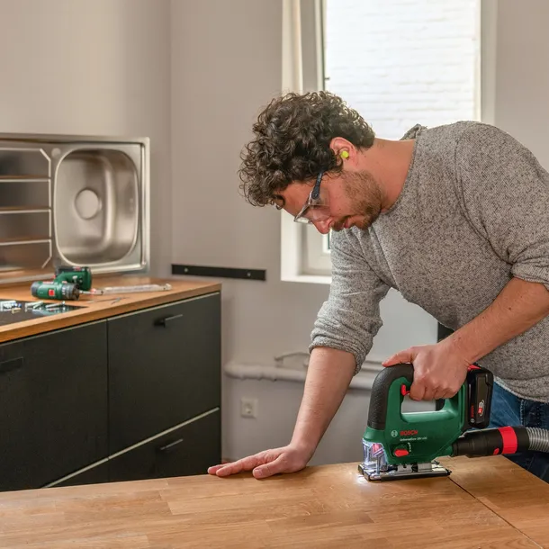bosch-universalsaw-18v-baretool