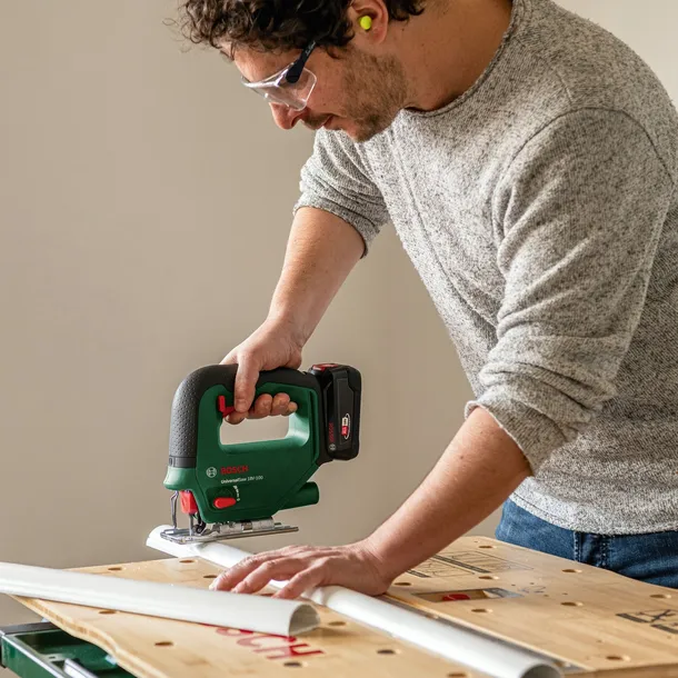 bosch-universalsaw-18v-baretool