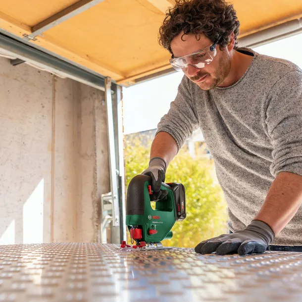 bosch-universalsaw-18v-baretool