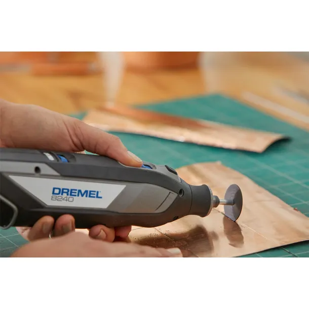 dremel-8240-3-45-akku-multitool-12v