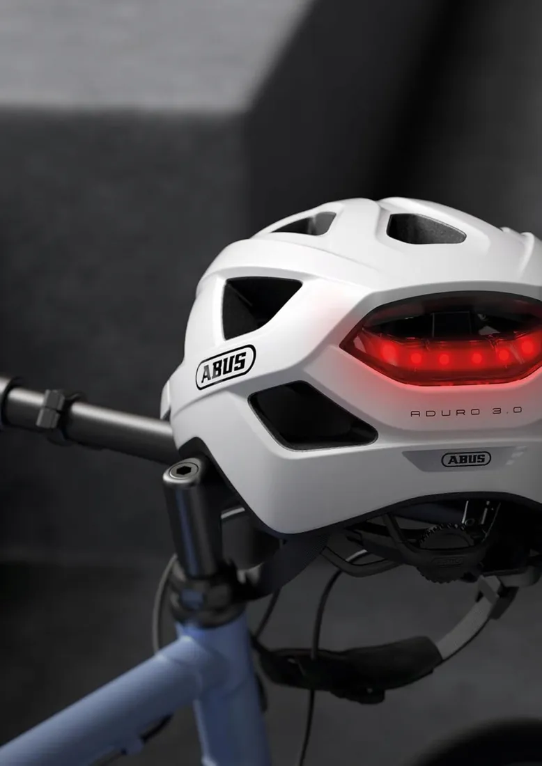 lampka-do-kasku-abus-aduro-3-0-usb-stan-nowy