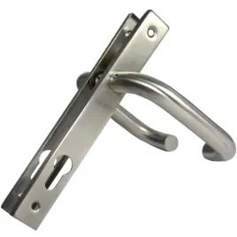 klamka-z-dlugim-waskim-szyldem-u-form-stal-inox