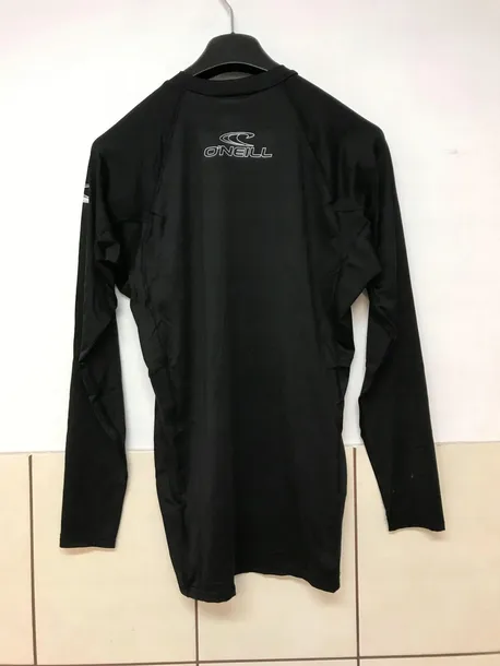 koszulka-oneill-basic-skins-l-s-rash-guard-black-m-wlasciwosci-szybkoschnace
