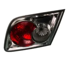 mazda-6-i-lampa-tylna-prawa-w-klape-sedan