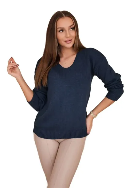 sweter-z-dekoltem-v-jeansowy