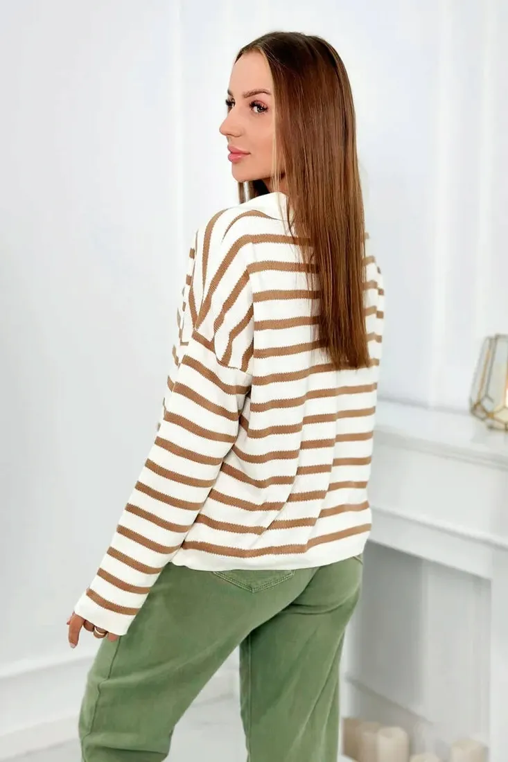 sweter-w-paski-camelowy-stan-nowy