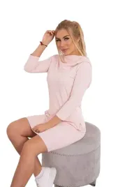 sukienka-z-kapturem-i-kieszeniami-pudrowy-roz