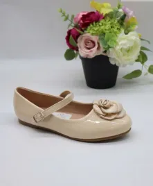 baleriny-dziewczece-w-kolorze-beige-lakierowane-z-kwiatkiem-r-31
