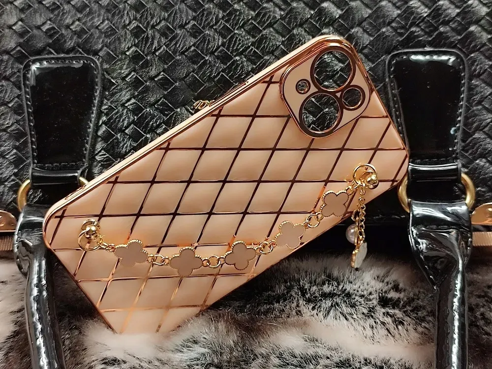 etui-trendcase-do-iphone-14-plus-6-7-stan-nowy
