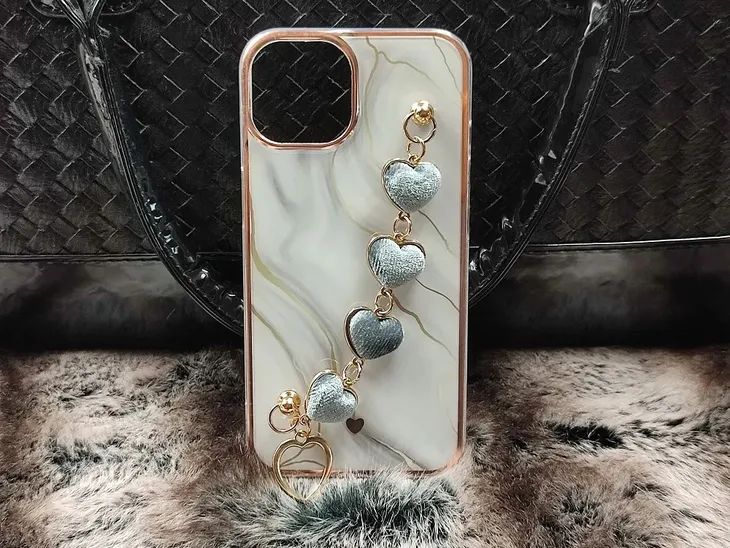 etui-3d-trendcase-do-iphone-14-14plus-14-plus-funkcje-pochlanianie-wstrzasow