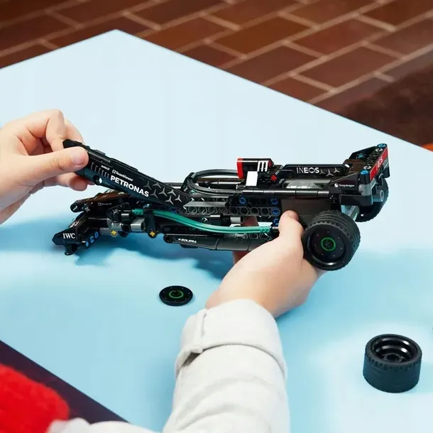 lego-technic-mercedes-amg-f1-w14-e-performance-pull-back-42165-stan-nowy-bohater-brak