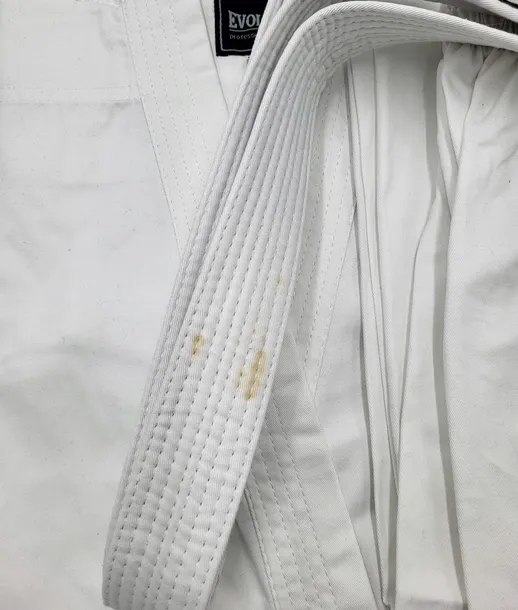 kimono-karate-8-oz-evolution-140-cm-outlet-plec-produkt-uniseks