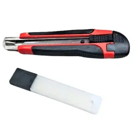 noz-lamany-do-tapet-standard-18-mm-tapeciak-ostrze-tapicerskie-3-ostrza