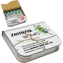 zastrzyk-gotowki-na-18-urodziny-pudelko-na-pieniadze-smieszny-prezent