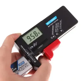 cyfrowy-miernik-tester-baterii-akumulatorow-volt