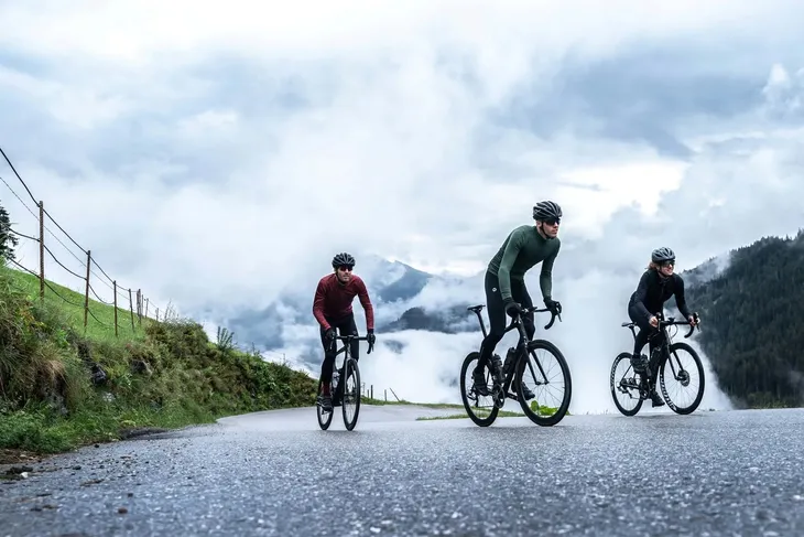 rogelli-core-ocieplane-spodnie-rowerowe-model-sport