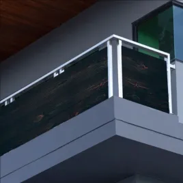 oslona-na-balkon-czarne-deski