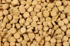 tabletki-eigelb-100g-pokarm-jajeczny-przylepny