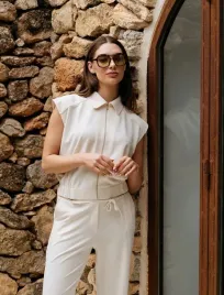 kamizelka-na-zamek-z-kolnierzem-andco-woman-vanilia-m