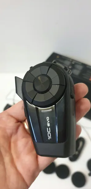 interkom-motocyklowy-sena-10c-evo-bluetooth-4-1-liczba-zestawow-na-1-kask