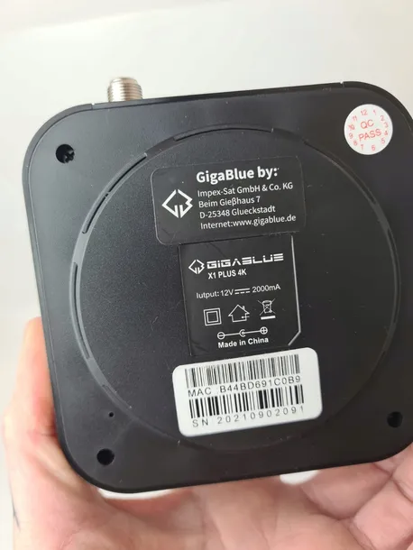 dekoder-telewizyjny-gigablue-x1-plus-4k-android-iptv-ott-1x-tuner-dvb-s2x-model-uhd-x1-plus-4k-android-iptv-ott-1x-dvb-s2x-tuner
