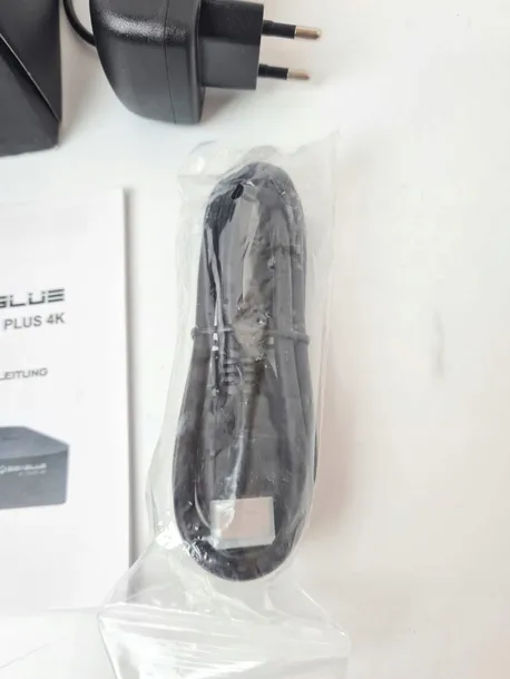 dekoder-telewizyjny-gigablue-x1-plus-4k-android-iptv-ott-1x-tuner-dvb-s2x-stan-powystawowy-rodzaj-kabel-pilot-przewod-zasilajacy