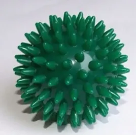 halcamp-pileczka-do-reh-z-kolcami-7cm-zielona