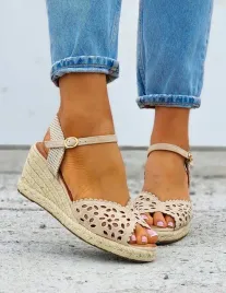 lekkie-sandaly-na-koturnie-koronkowe-boho-39