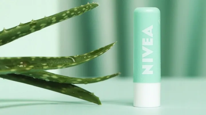 nivea-pielegnujacy-peeling-do-ust-z-aloesem-wit-e-stan-nowy