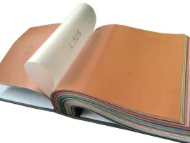 folia-blyszczaca-z-systemem-harpun-kolor-bez-karmelowy-l525-sufit-napinany