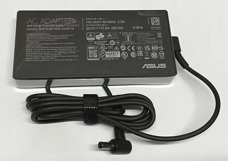 Nowy Oryginalny Zasilacz ASUS A20-200P1A 200W 20V 10A wtyczka 6mm / kod QR