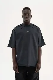 meski-t-shirt-oversize-z-metalowa-metka-i-efektem-sprania-machinist-czarn