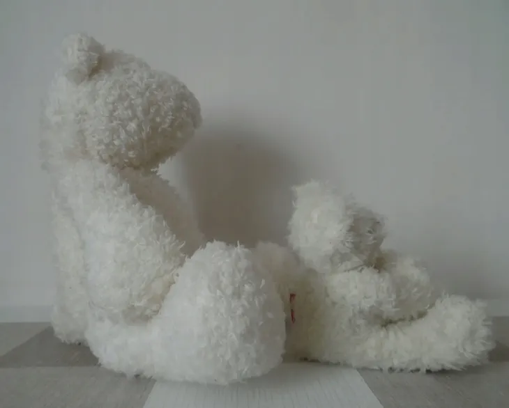 whisbear-szumiacy-spioszek-felek-efekty-dzwiekowe