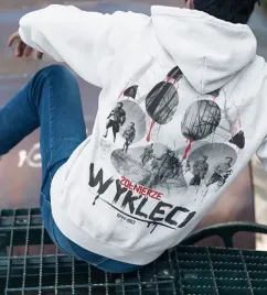 bluza-z-kapturem-zolnierze-wykleci-biala