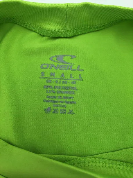 koszulka-oneill-basic-skins-s-s-sun-shirt-lime-s-wzor-dominujacy-logo