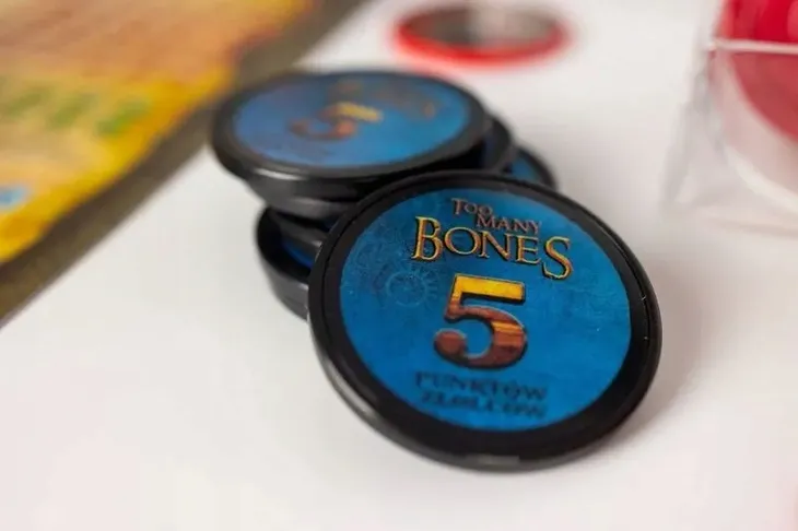 too-many-bones-portal-games-nazwa-too-many-bones