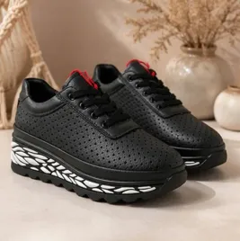 czarne-sneakersy-damskie-na-platformie-perforowane-lekkie-modne-41