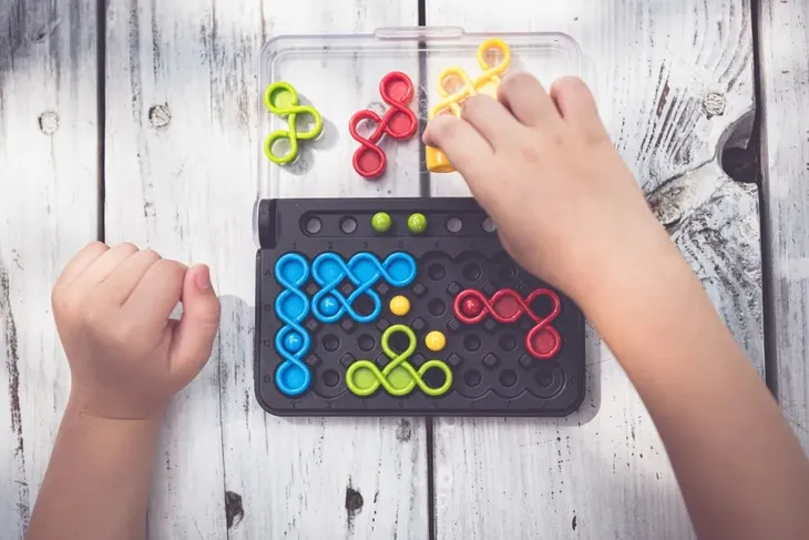 iq-twist-smart-games-rodzaj-podstawa