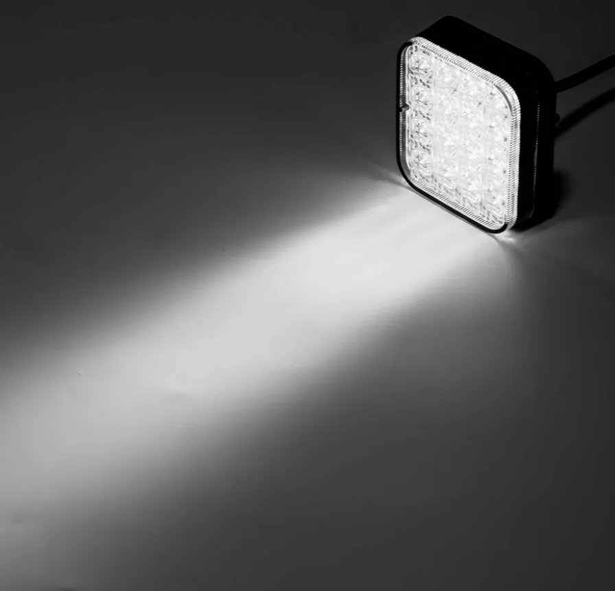 lampa-cofania-led-prostokatna