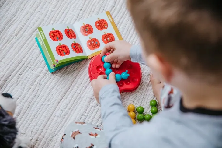 smart-games-rozgryz-to-pl-iuvi-games-rodzaj-podstawa