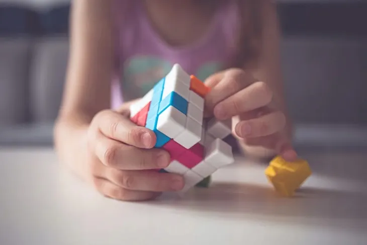 smart-games-plug-and-play-puzzler-gift-box-informacje-dodatkowe-wersja-podrozna