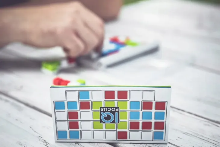 smart-games-iq-focus-pl-iuvi-games-czas-rozgrywki-do-30-minut
