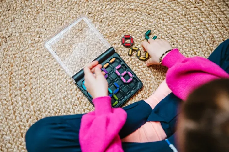 smart-games-iq-digits-pl-iuvi-games-rodzaj-podstawa