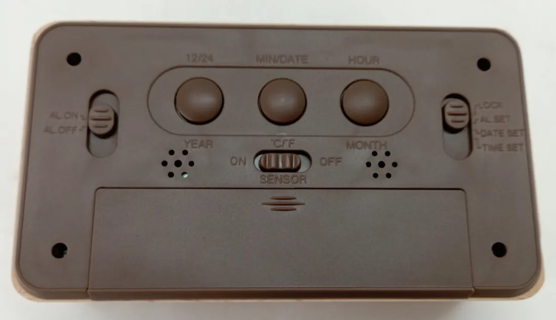 aboveclock-drewniany-budzik-led
