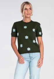 damski-sweter-z-krotkim-rekawem-w-kwiaty-z-wiskoza-regular-fit-m1235-zie
