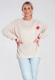 bezowy-sweter-damski-z-czerwonymi-sercami-luzny-kroj-dzianinowy-z-okraglym