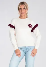 damski-sweter-ecru-z-falbanami-na-ramionach-i-aplikacja-kwiatka-okragly-de